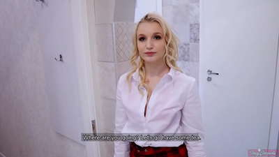 தனது காதலனை அவனது நண்பனுடன் சேர்ந்து ஏமாற்றிய கல்லூரி இளம் பெண் | அவளது புண்டைக்குள் POV மற்றும் படகோட்டி!